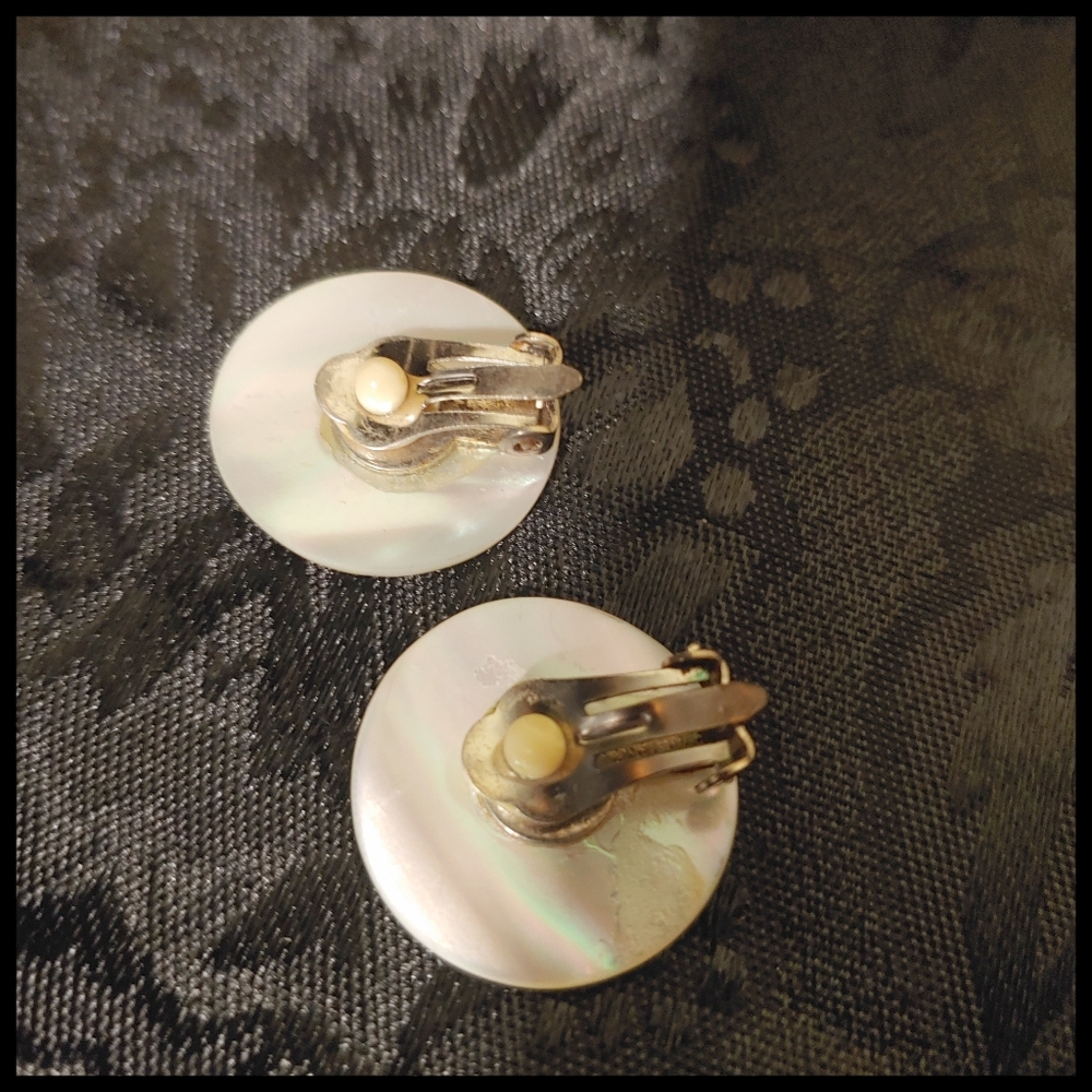 Vintage Mother of Pearl Clip Earrings - Picture 4 of 5